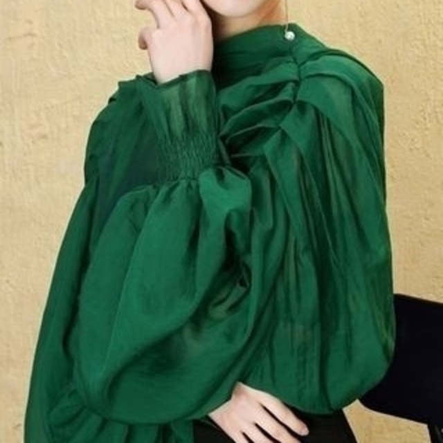 トップス レディース 送料無料 シャツ ブラウス 丸首 シャーリング プリーツプリーツ タック バックリボン ランタンスリーブ パフスリーブ 半袖 ロングスリーブ ストレート Iライン 白 ホワイト ライトブルー ブルー 青 水色 無地 トレンド かわいい 可愛い カジュアル シンプル きれいめ 上品 エレガント こなれ感 抜け感 ラブリー キュート ガーリー フェミニン 春 春服 夏 夏服 秋 秋服 冬 冬服 デート おでかけ 学生 通学 モテ 着回し 普段使い 重ね着 10代 20代 コーデ