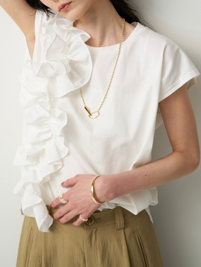 ブルームフリルTシャツ｜オフホワイト｜CHIGNON
