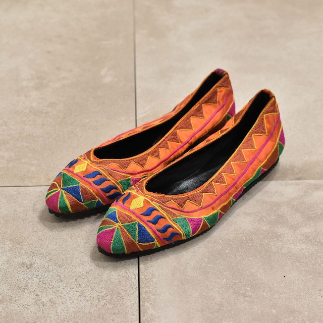 Vtg Embroidery design flats shoes