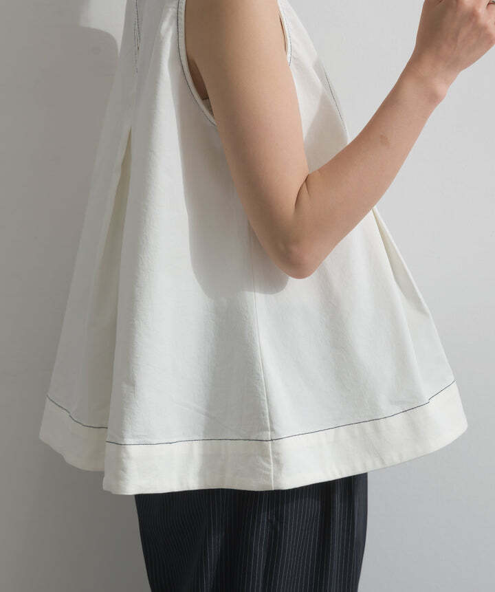 2603020 フロントタックフレアノースリーブトップス white | エルキカク