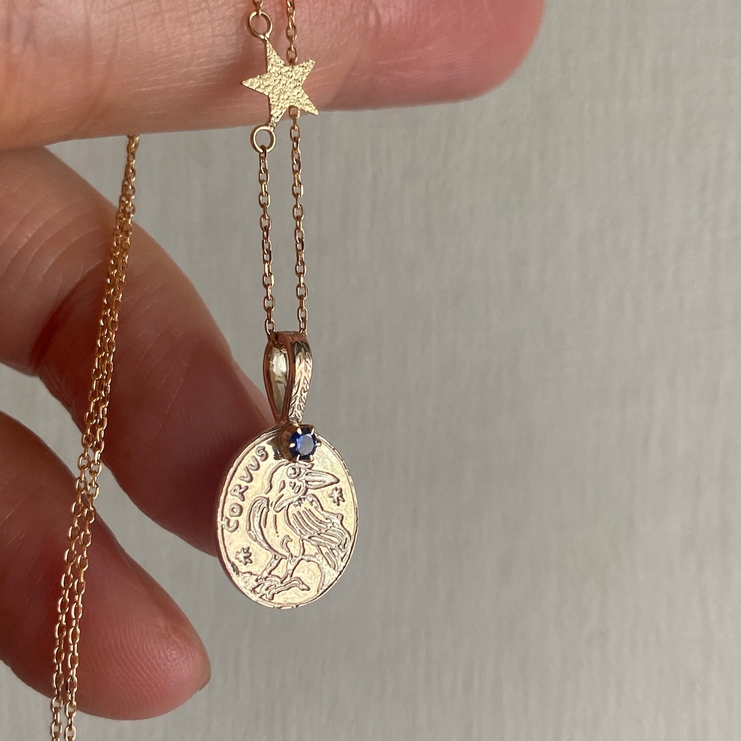 K10 Etching Pendant -Corvus&Sapphire / 10金製 エッチング K10 Etching Pendant -Corvus&Sapphire / 10金製 エッチング