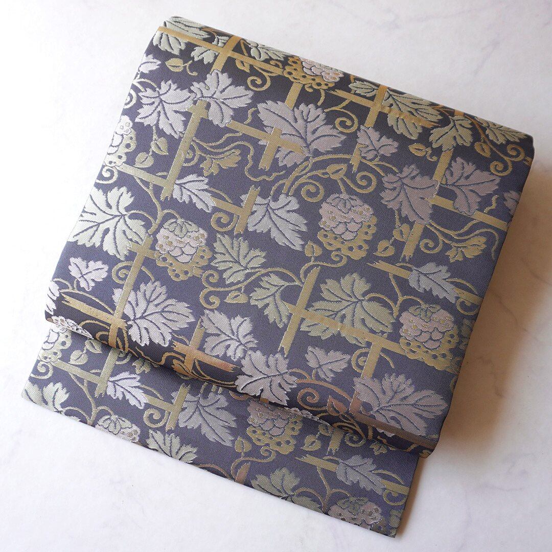 【なごや帯】墨色地 垣に葡萄唐草文 なごや帯