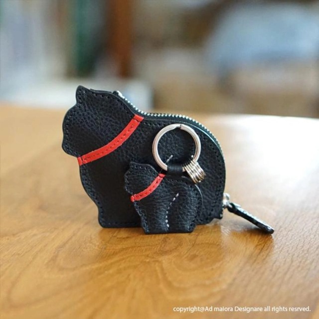 ふっくらした子猫のキーリング・ブラック×レッド