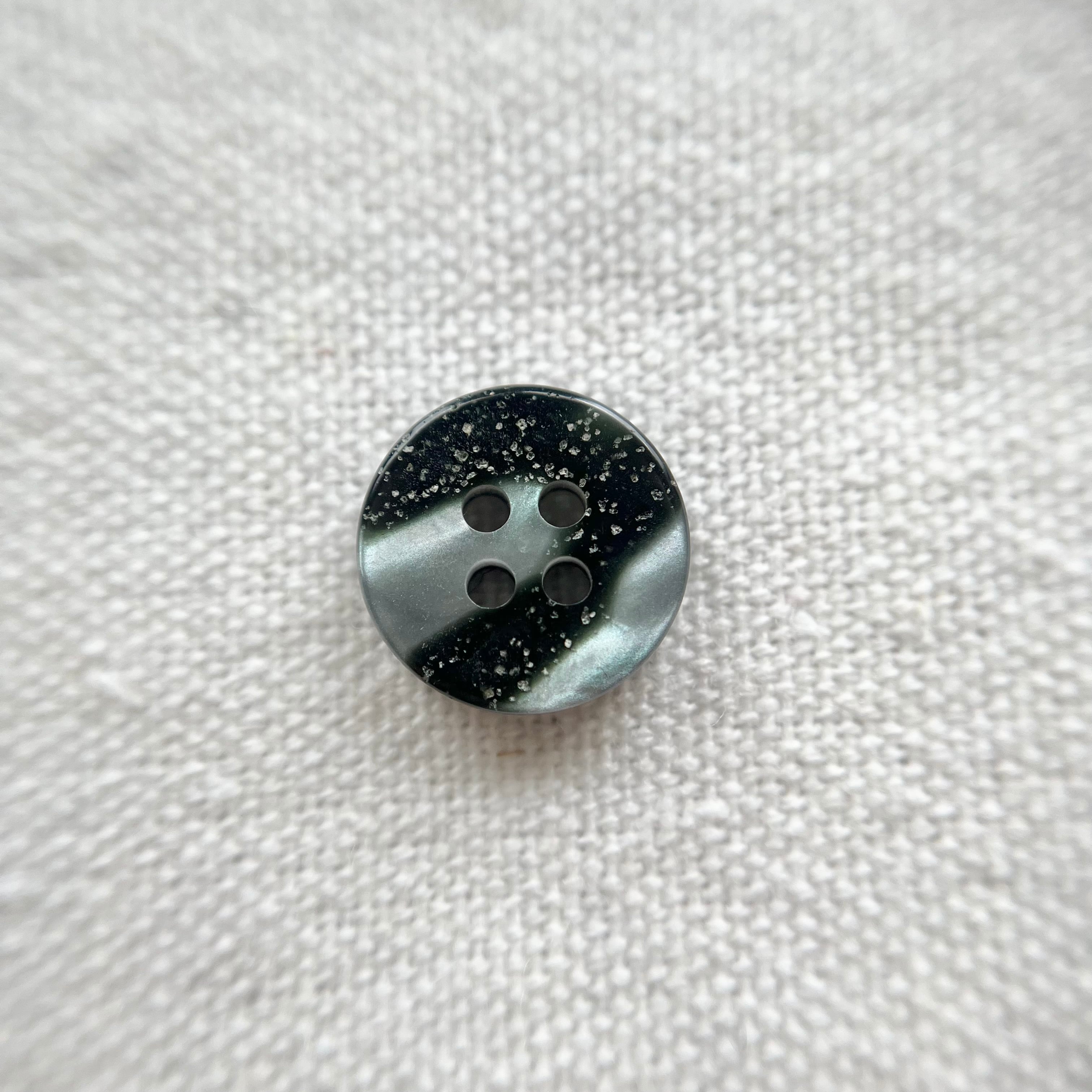 『10個セット』シャイニーグレー×ランダムブラック 4穴 13㎜