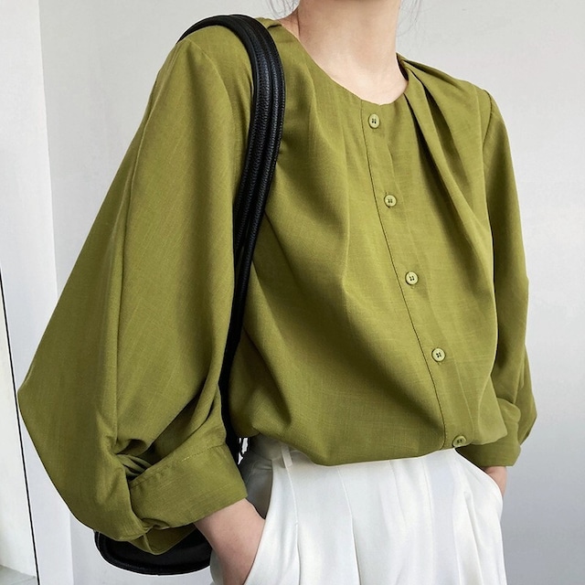 Front tuck design sleeve blouse