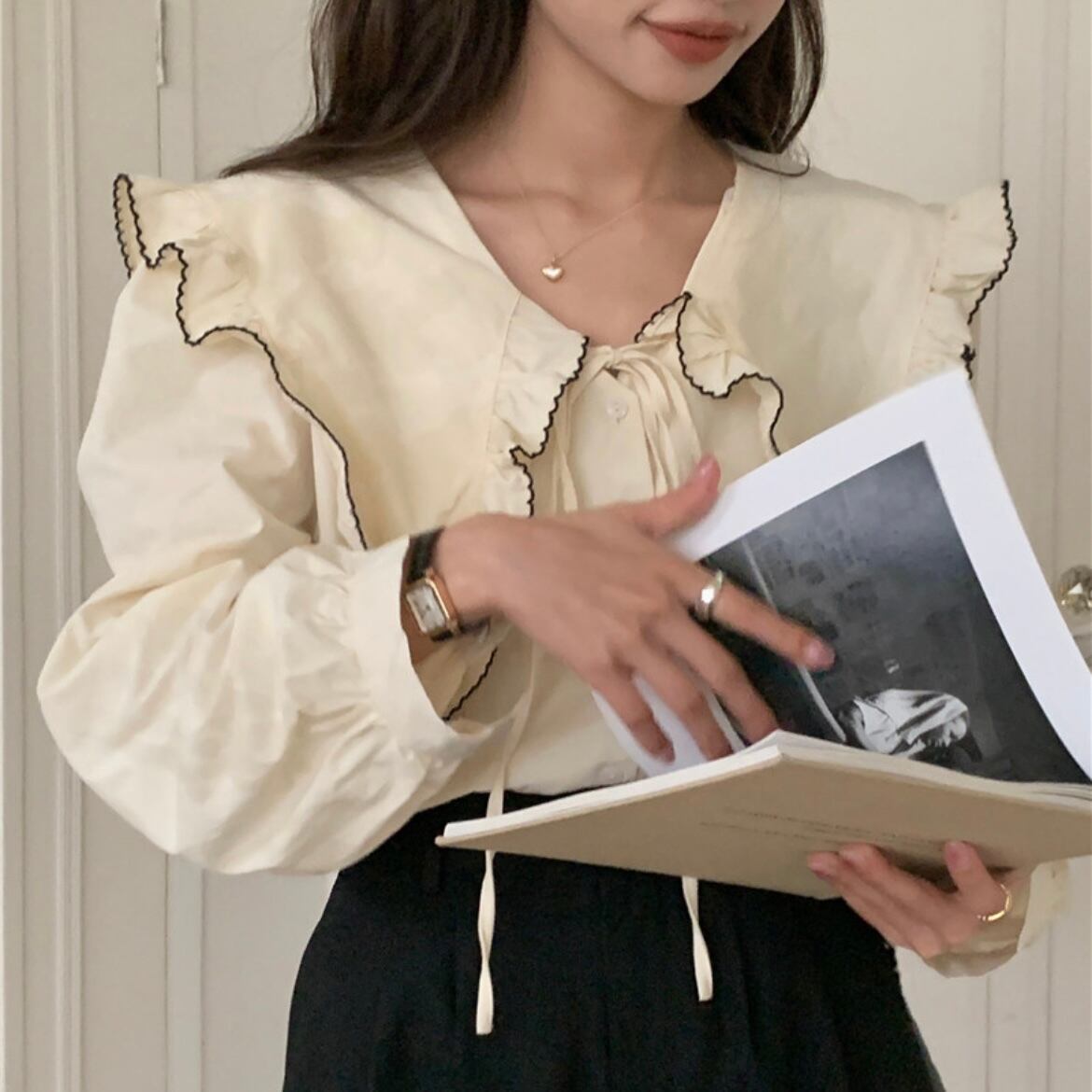 フリルビッグカラーブラウス