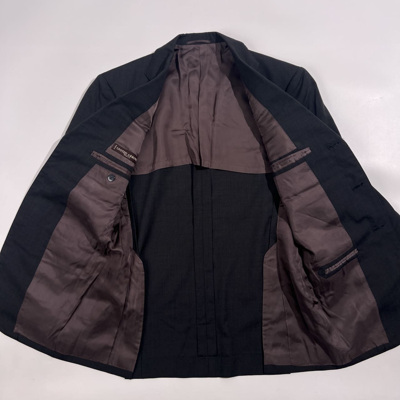 UNITED ARROWS TOKYO ユナイテッドアローズ ウール 3B 背抜き テーラードジャケット サイズ 42 /ダークグレー ブラック系 メンズ ビジネス