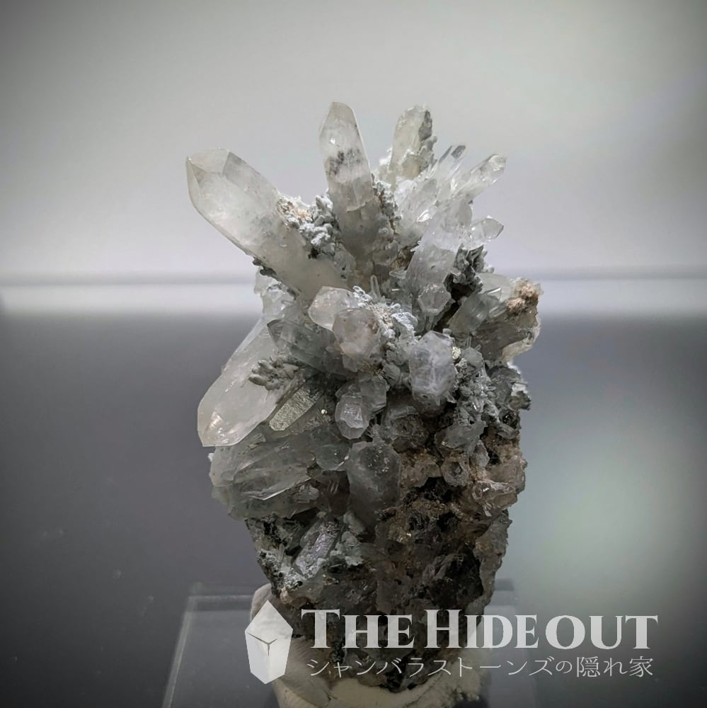 日本国産鉱物標本037 宮崎県臼杵郡日之影町乙ヶ淵（苔土フォイト電気石