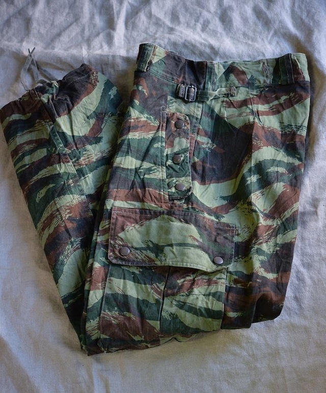 Vintage French army lizard camouflage trousers. (TAP47/56)