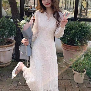 【送料無料】 ロングドレス ミモレ Vネック レース 薄手生地 エレガント 可愛い 大人可愛い きれいめ シンプル カジュアル シック コンサバ 華やか 大人 上品 おしゃれ お洒落 主役級 こなれ感 高見え 高級感 フェミニン 花柄 ボタン 透け感 春 30代 40代 レディース 女性用 お呼ばれ お茶会 結婚式 二次会 パーティ ファッション 美脚 脚長 定番 着痩せ 垢抜け 存在感