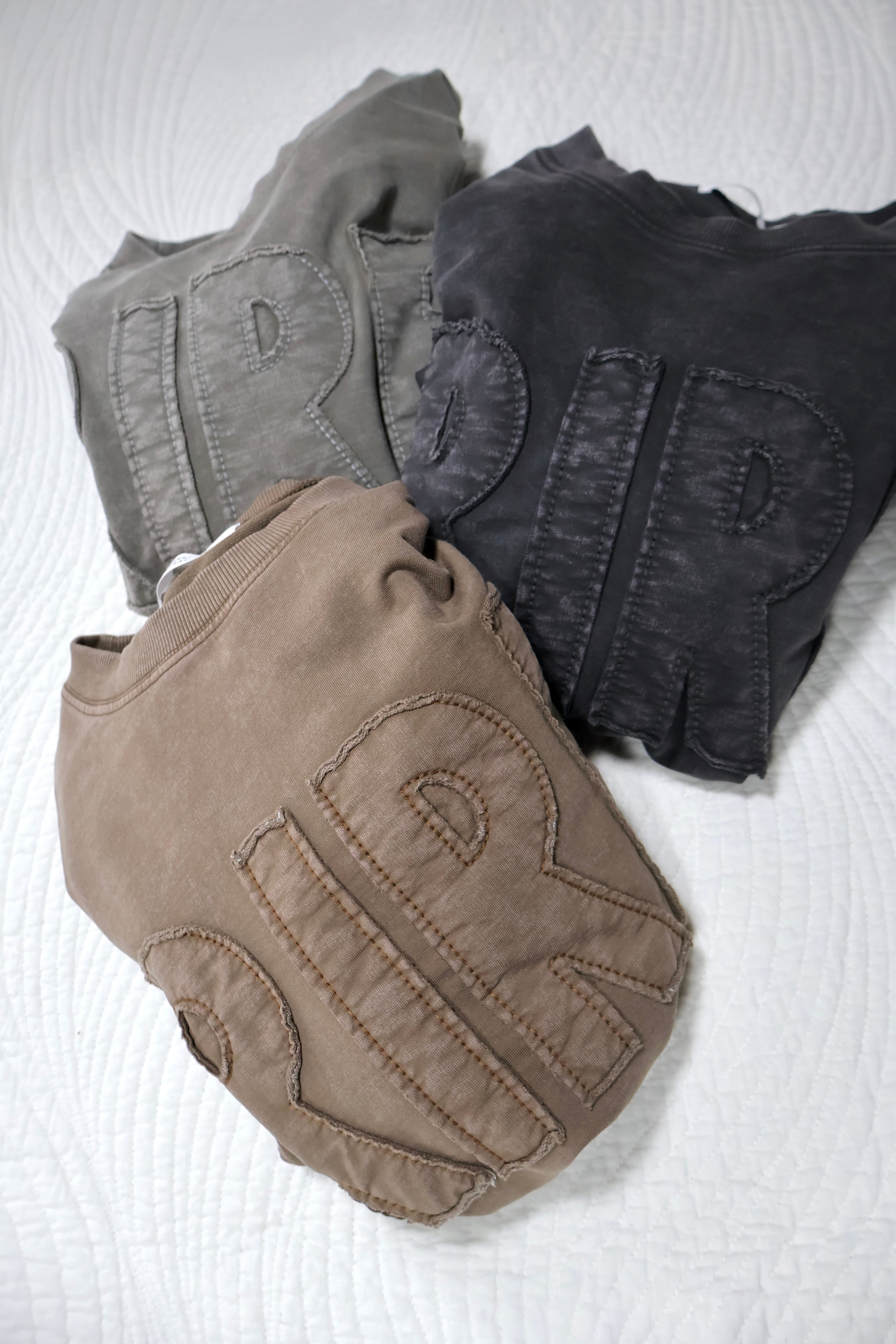 NEW!MINI裏毛ピグメントクルーアップリケロゴ【12507-302-10】2025AW