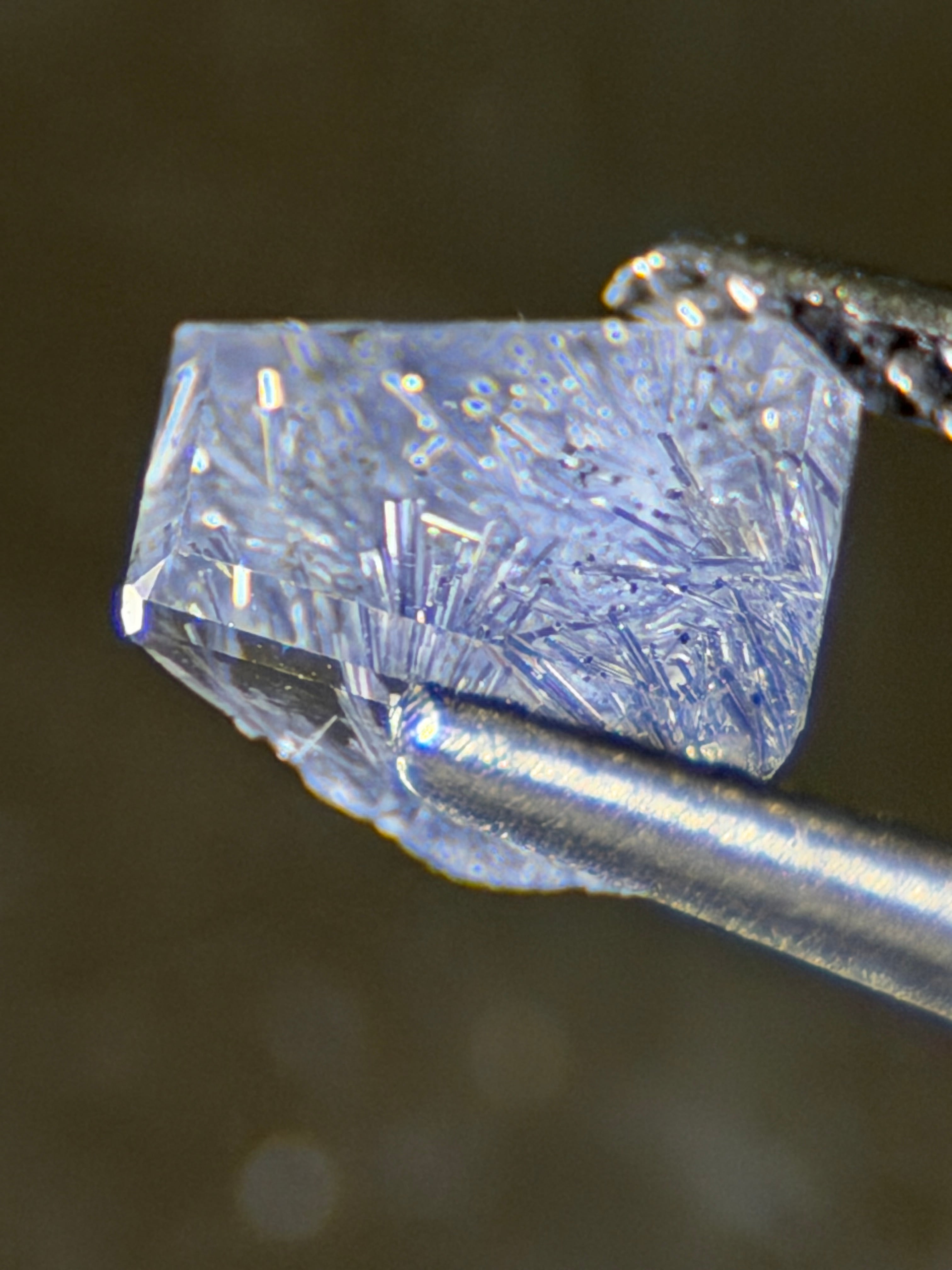 デュモルチエライトinクオーツ 1.15ct 台形？ | パライバトルマリン by