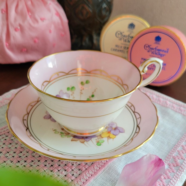 【TUSCAN】手描きスミレのカップ＆ソーサー