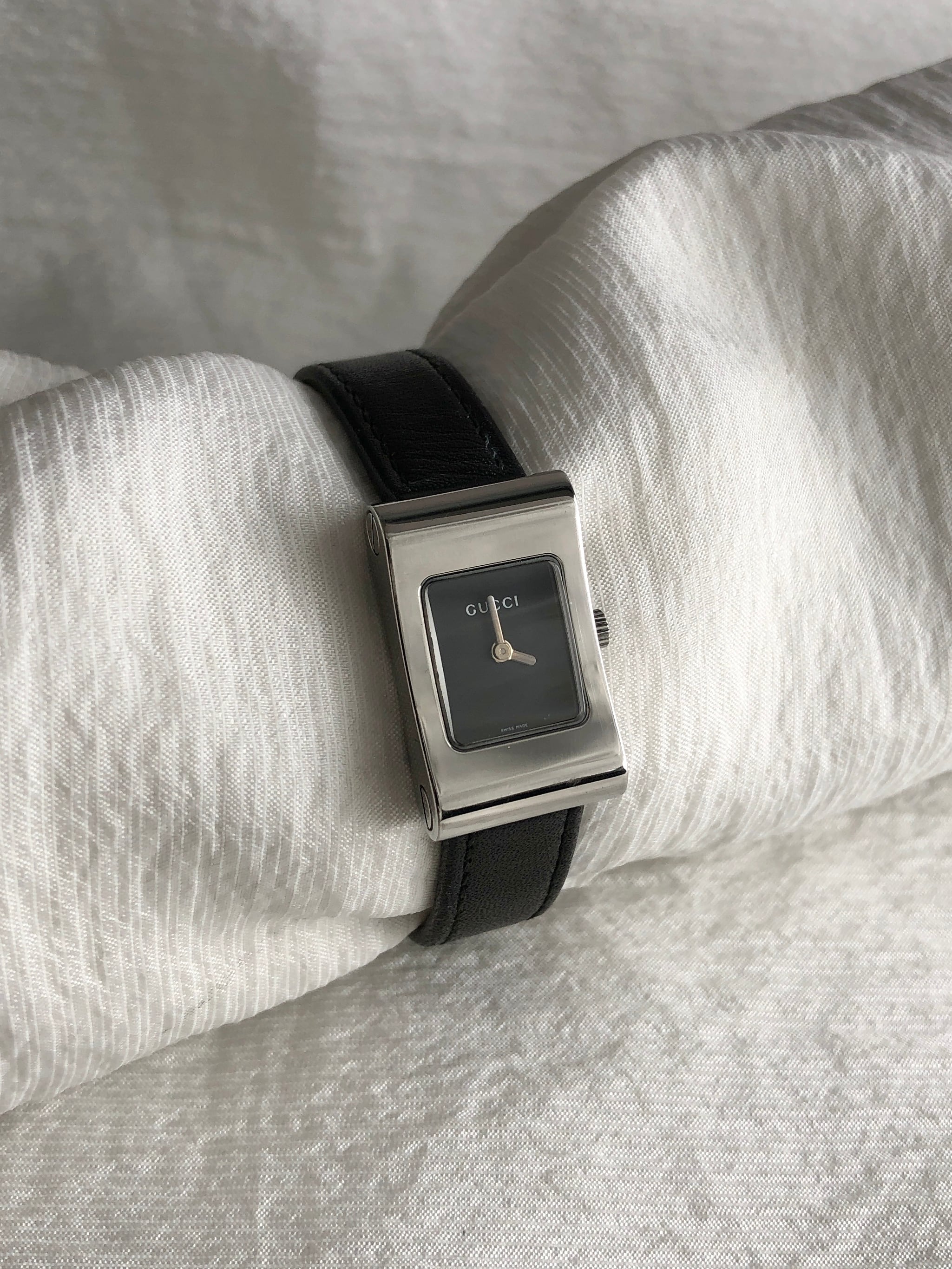 GUCCI グッチ 腕時計 シルバー×ブラック スクエア レザー 2300L クウォーツ vintage ヴィンテージ オールド j62ygb
