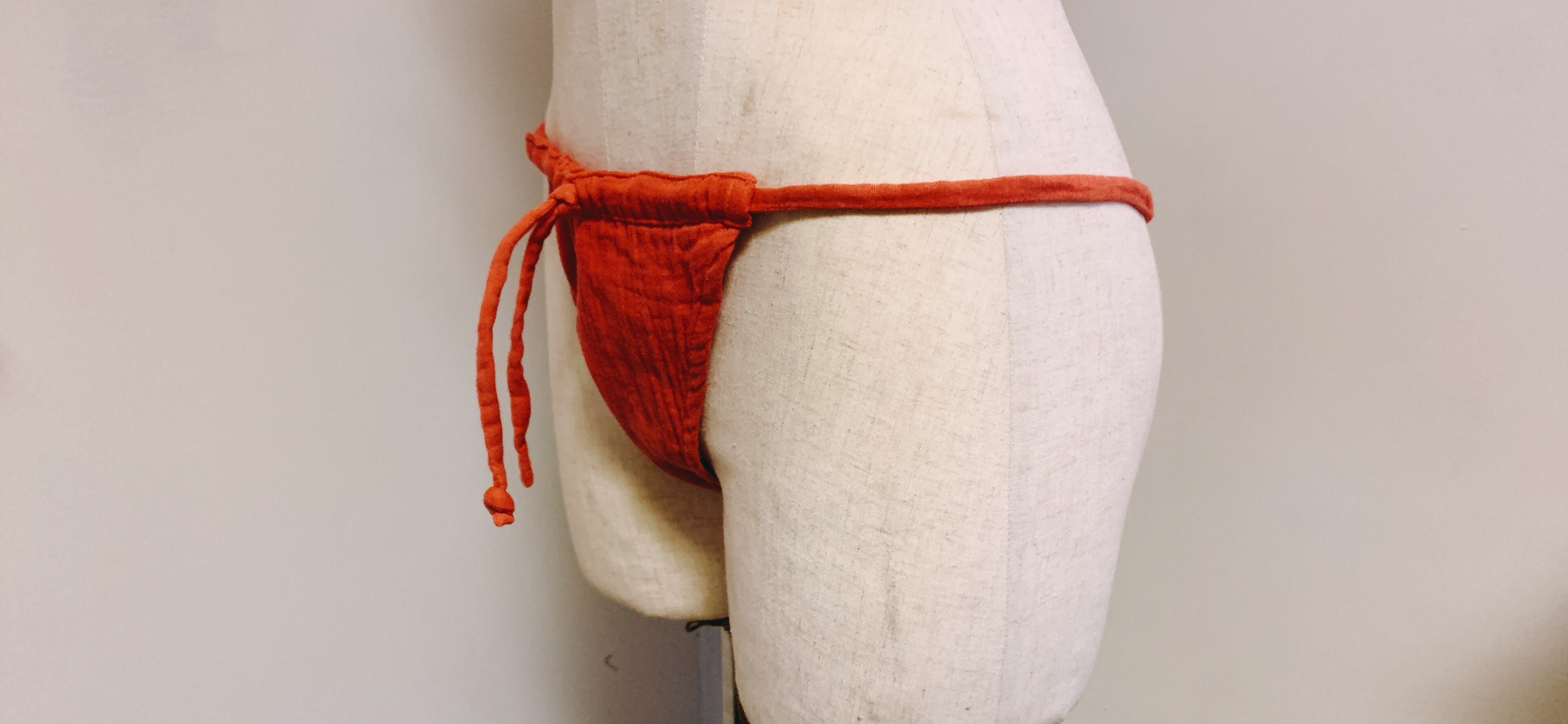 締めつけない下着 “ゆる〜りパンツ“ 茜染め 第1チャクラ