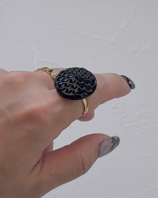 Écaille（エカイユ）ー 立体ドイツヴィンテージガラスのブラックリングセット