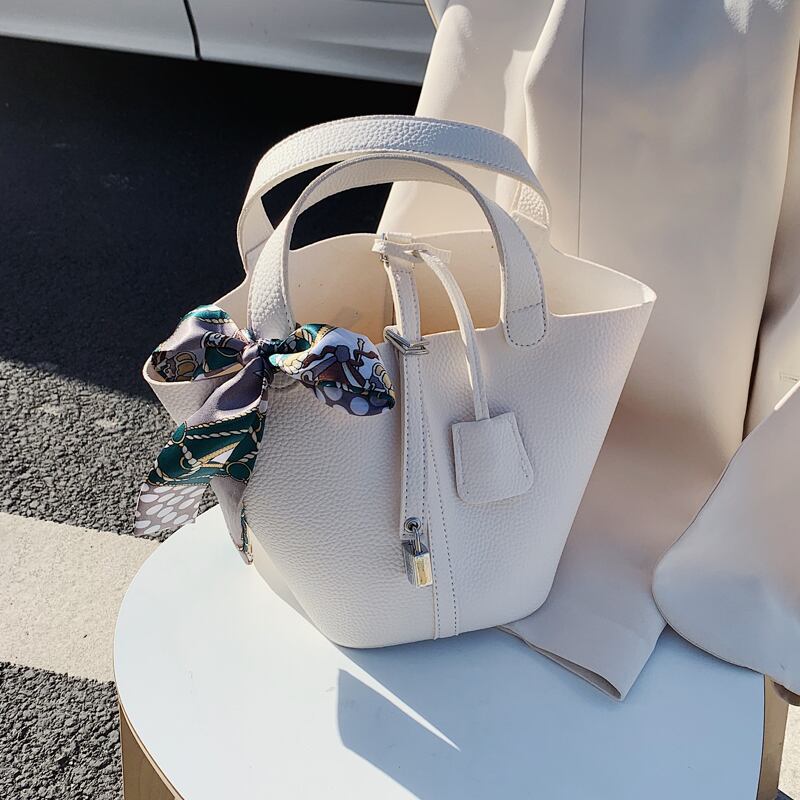 今年の人気バッグ、レディーススモールバッグ、2020年の新しい流行のファッションハンドヘルドバケットバッグ、ウエスタンスタイルのワイルドハンドバッグ 手作りハンドバック2668255697