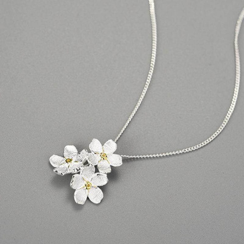 ワスレナグサのペンダント - 大切な人への贈り物に最適 R419