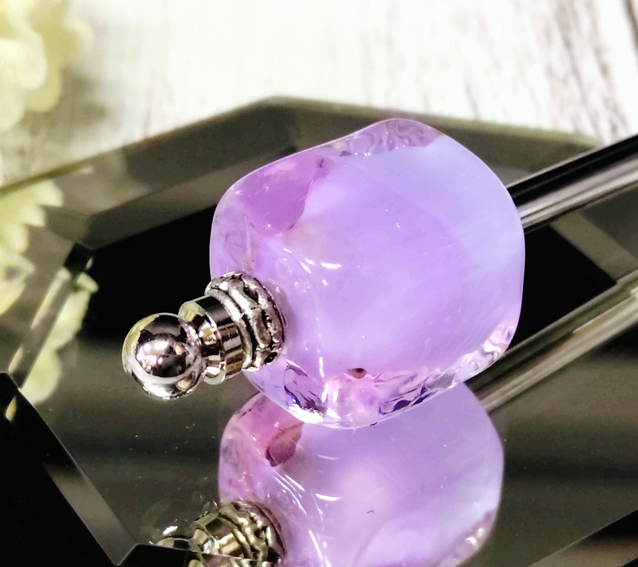 雅なパープルカラーのキューブとんぼ玉・簪