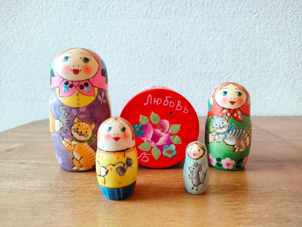 LYH078】北欧ロシア雑貨 マトリョーシカ リューバ作 3匹の猫 LYH078】北欧ロシア雑貨 マトリョーシカ リューバ作 3匹の猫