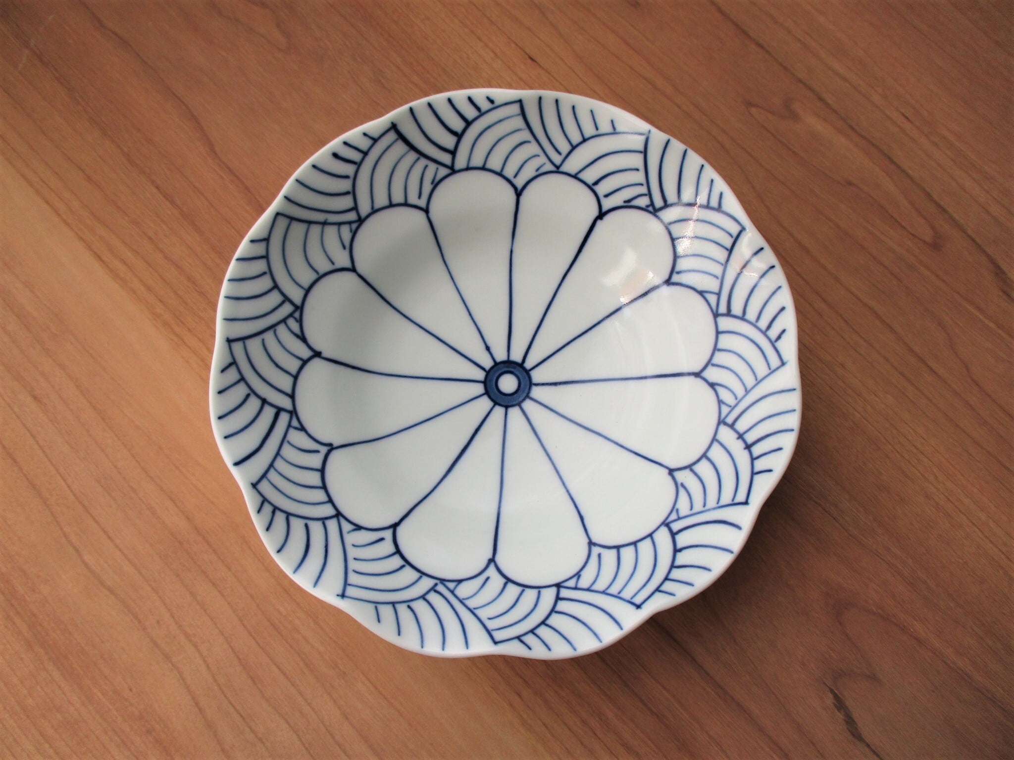 華山 青海波と椿 皿 五枚 華山 青海波と椿 皿 五枚 - メルカリ