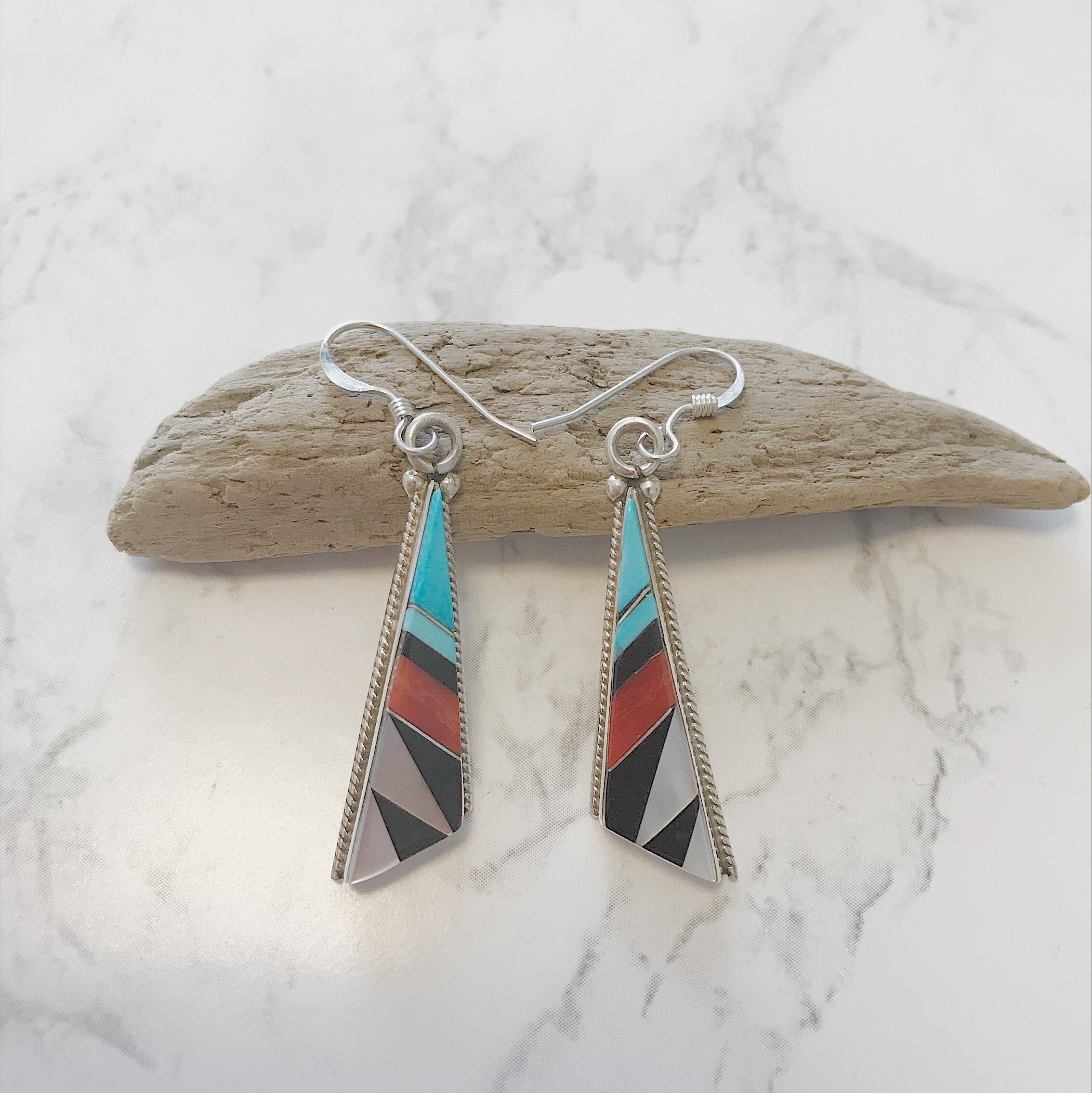 ズニ族 インレイピアス Moonbow