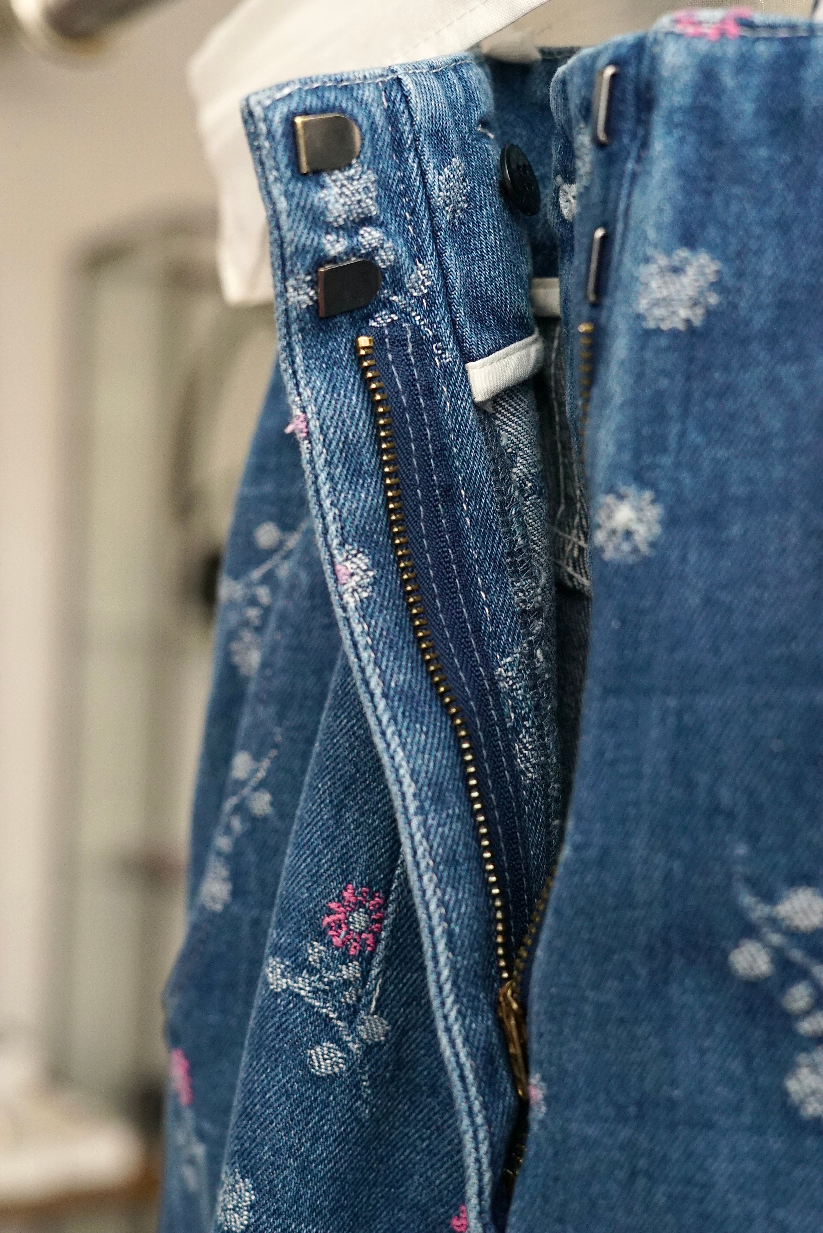 Mame Kurogouchi / Floral Jacquard Waisted Denim Trousers (BLUE