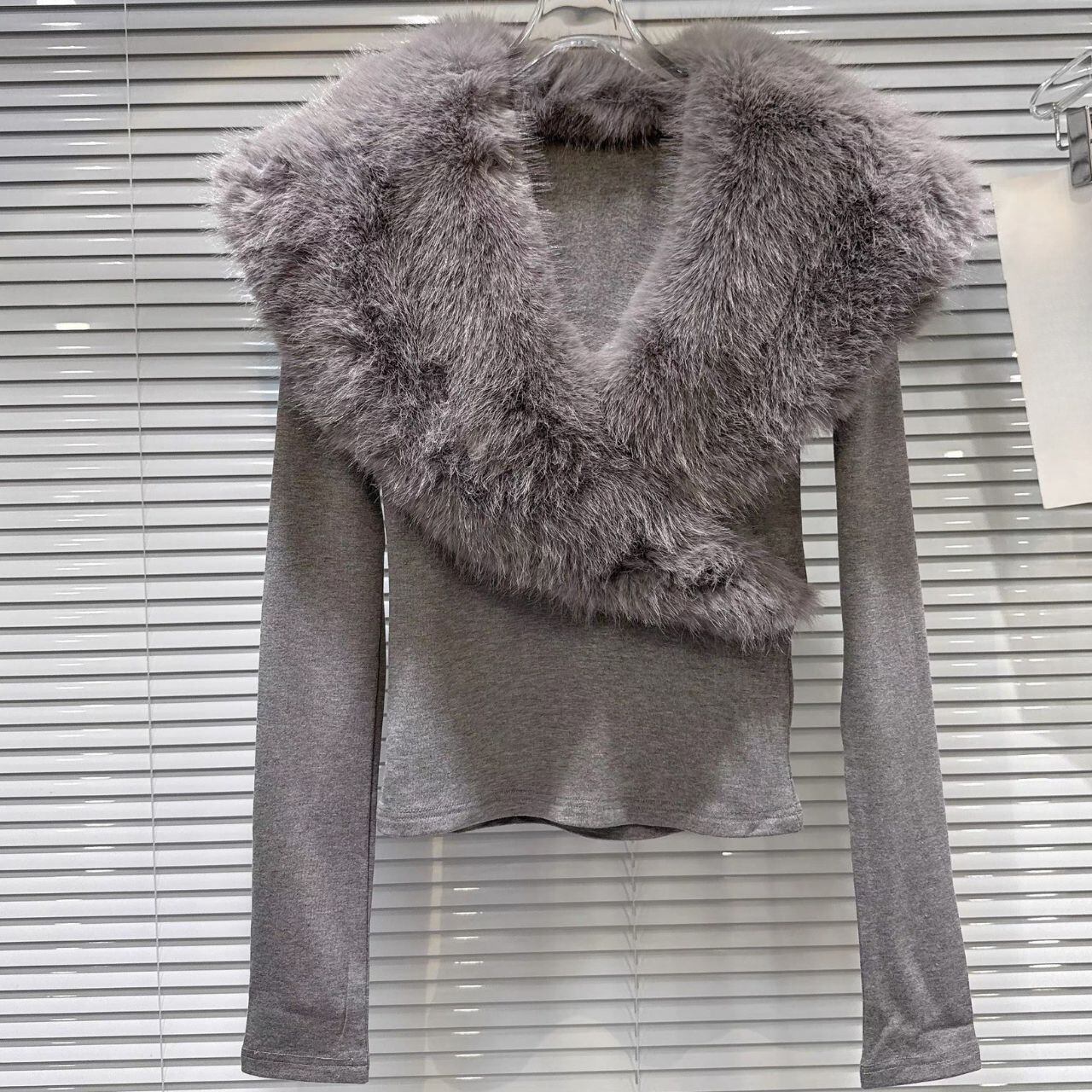 ビッグファーカラーVネックトップス 0535