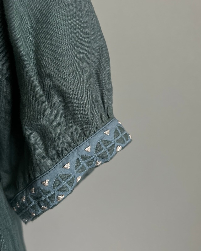 モン刺繍いり五分丈ドレス