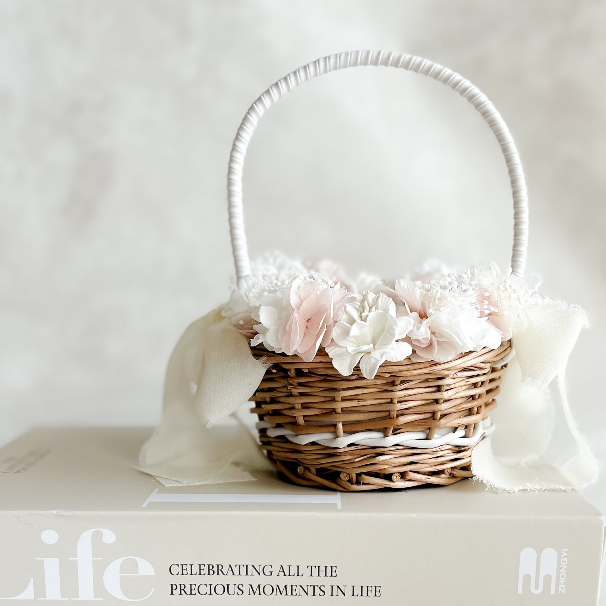 Circle pink ring pillow basket(プリザーブドフラワーメイン)