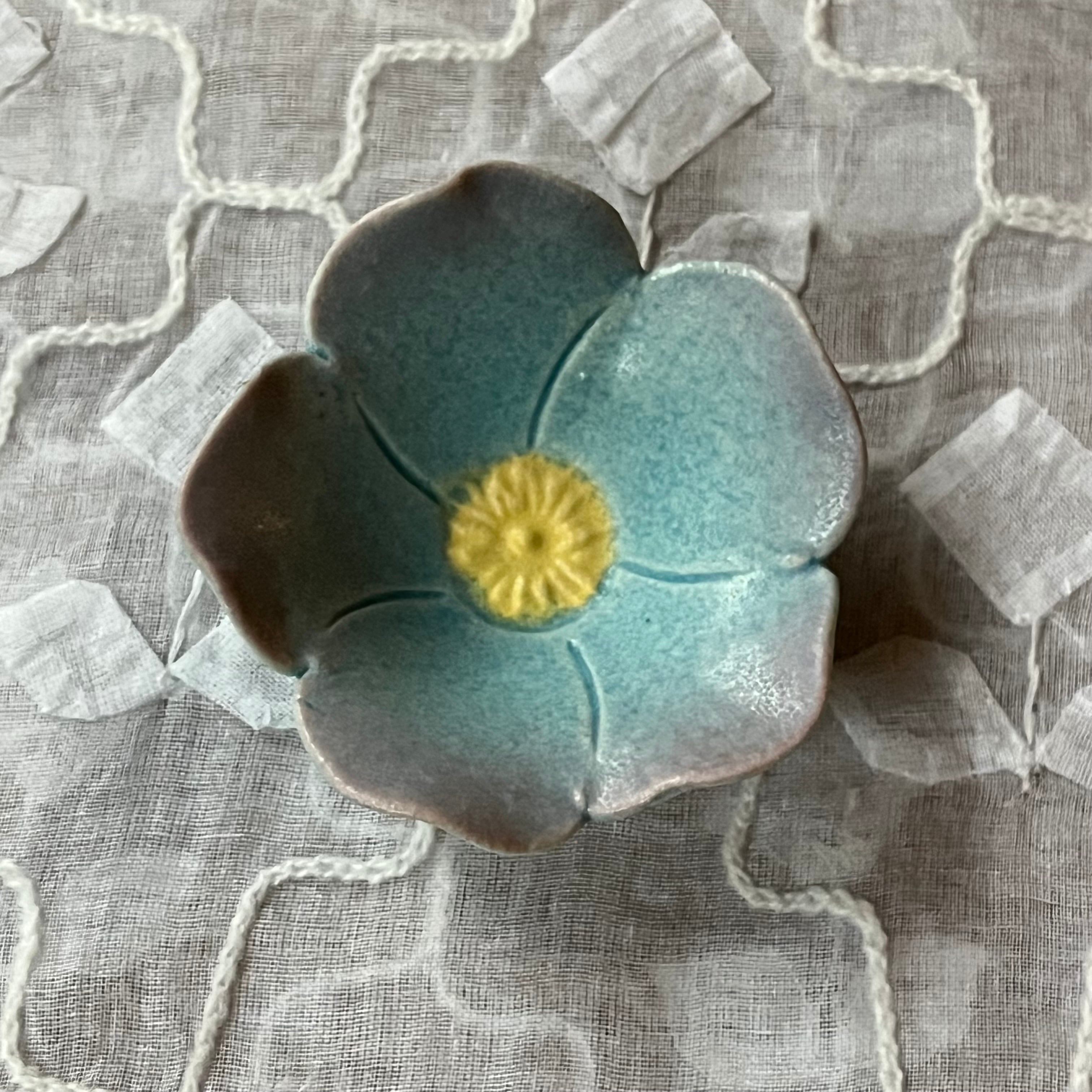 花豆皿(幅7cm)野の花 パープルブルー | TSUNE;田中恒子の器 オンライン