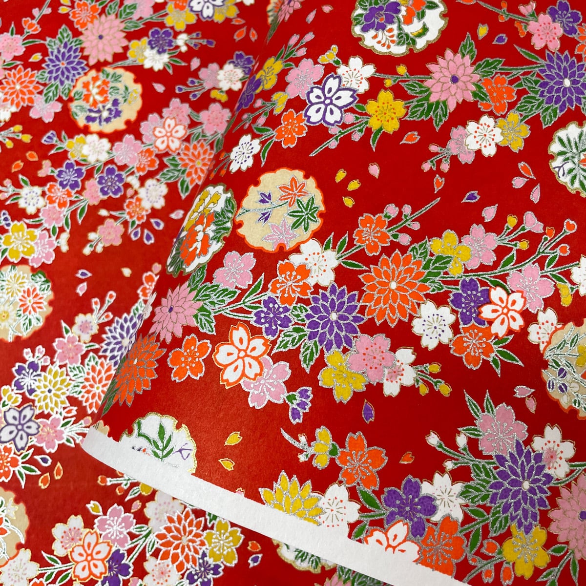 友禅和紙 華やか桜と菊 花模様の雪輪 赤 大判 約63x93cm 千代紙 YUZEN