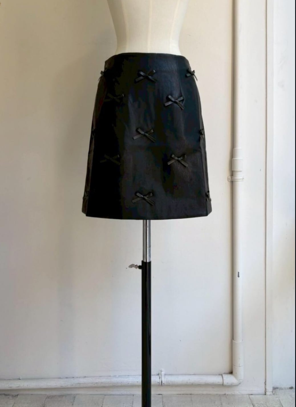 【anana】フェイクレザーミニスカート(リボン) a89-041