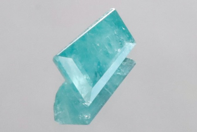 20億年前の結晶!? 綺麗な色味 天然 グランディディエライト 稀有色1.35ct ルース 8 x 6 mm｜マダガスカル産【鑑済ロット】