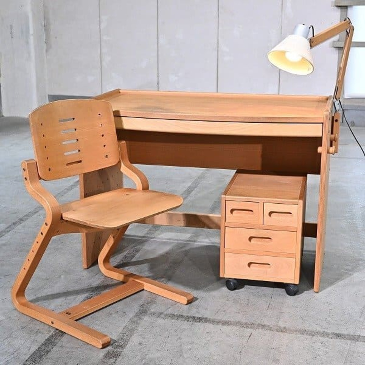 Formio/フォルミオ 28万 「FMシリーズ」 学習机セット ヨーロピアンビーチ材 真鍮 デスク チェア ワゴン ランプ ドロワー 北欧スタイル【中古家具/中古インテリア/USED家具ユーズド家具/リサイクル】