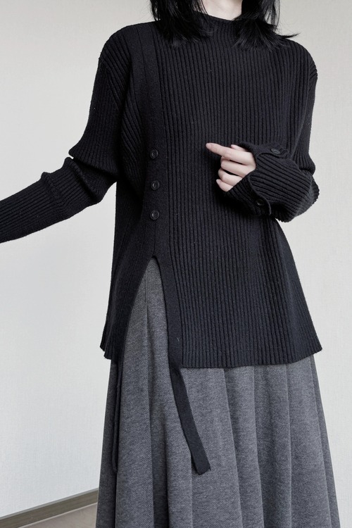 Button design slit knit/BLACK