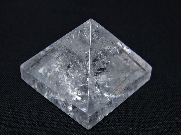 水晶 ピラミッド置物 一点物 145-1027 | 天然石・パワーストーンの東昇