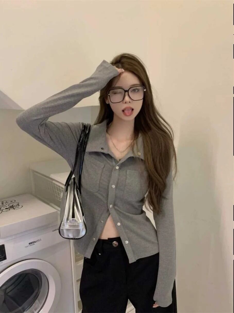 グレー長袖ベースシャツ女性のファッショナブルな韓国版シャツ V ネックボタンデザインスリムフィットカジュアルワークウェア