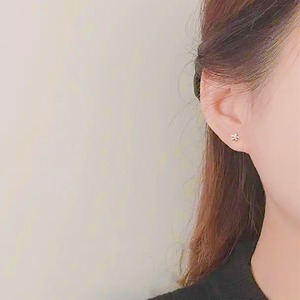 フラワーウィスパーピアス