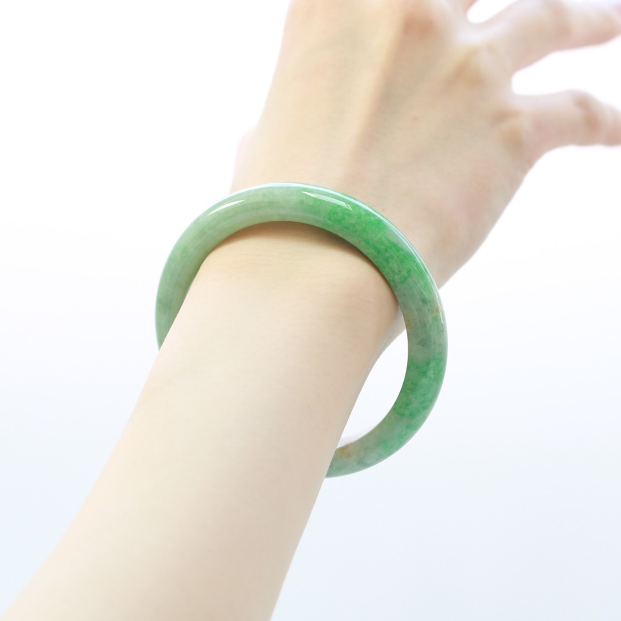 【内径 約58.5mm 】重厚感ある翡翠のバングル komaru/ green A貨翡翠 jd_bg1220