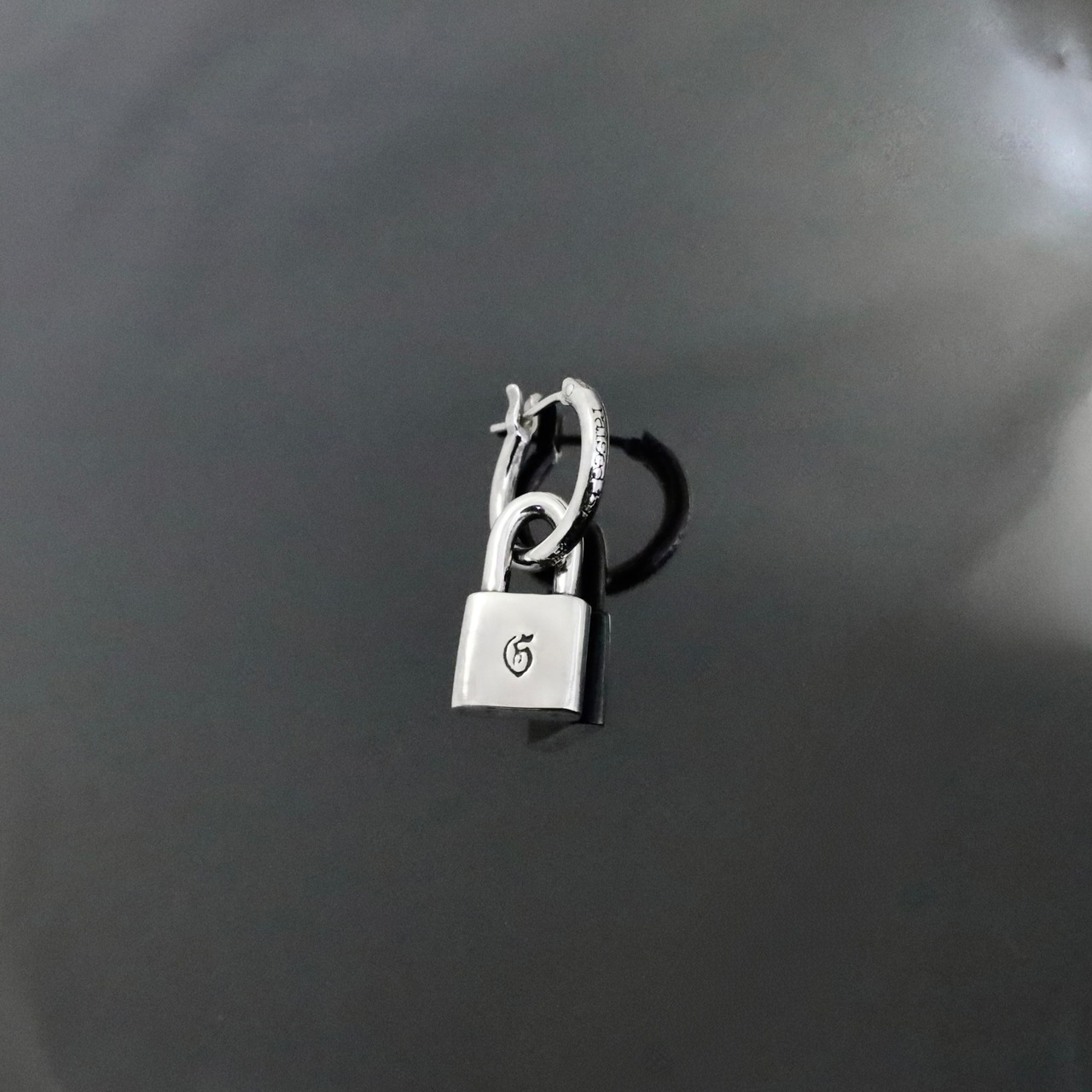 THIN HOOP raised by wolves with PADLOCK / レイズド・バイ・ウルヴス シンフープ ウィズ パドロック