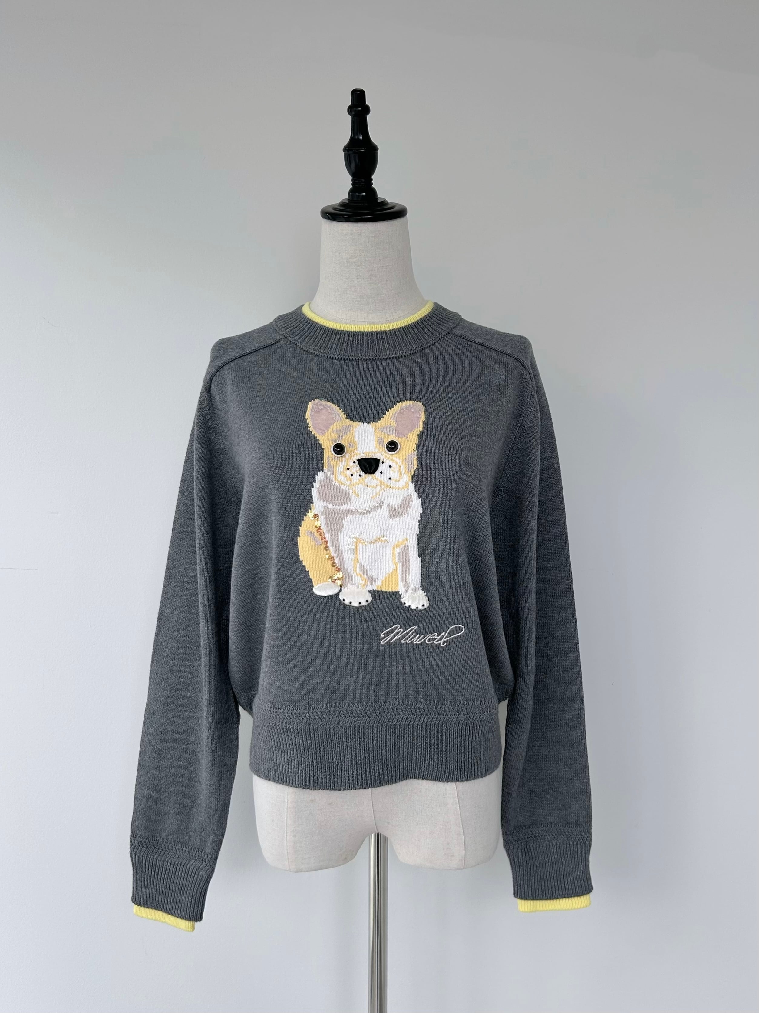 MUVEIL フレンチブルドッグ刺繍セーター ミュベール「フレンチブルドッグ」のニット＆トートバッグ、異素材
