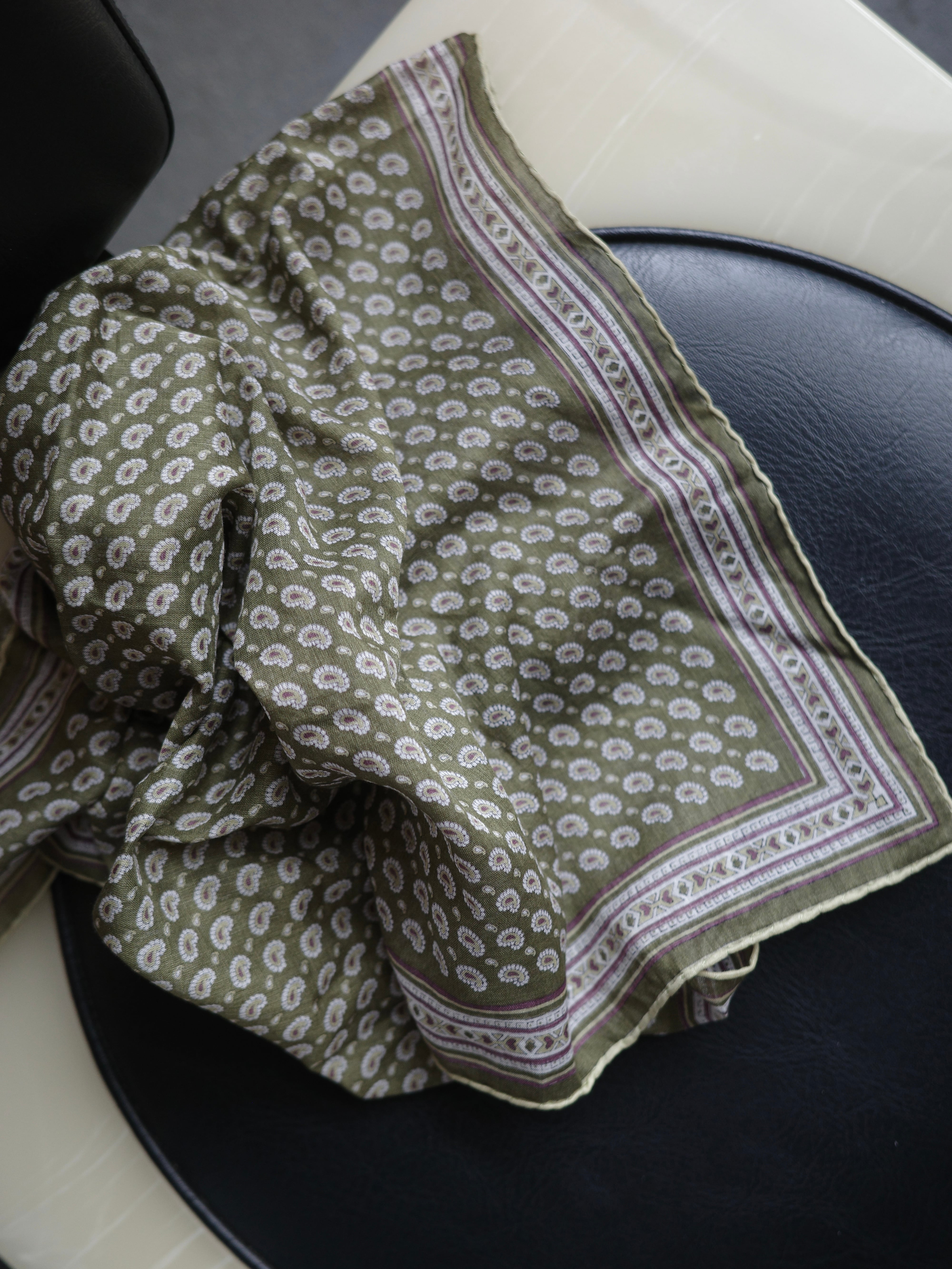 <vintage>khaki paisley scarf