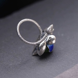 蓮の花のリング - 繊細なデザインと自然の美しさを兼ね備える　R437