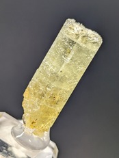 ヘリオドール(トップエッチング形状/微バイカラー)  Yono mine, Shigar valley, Skardu, Pakistan   S242056