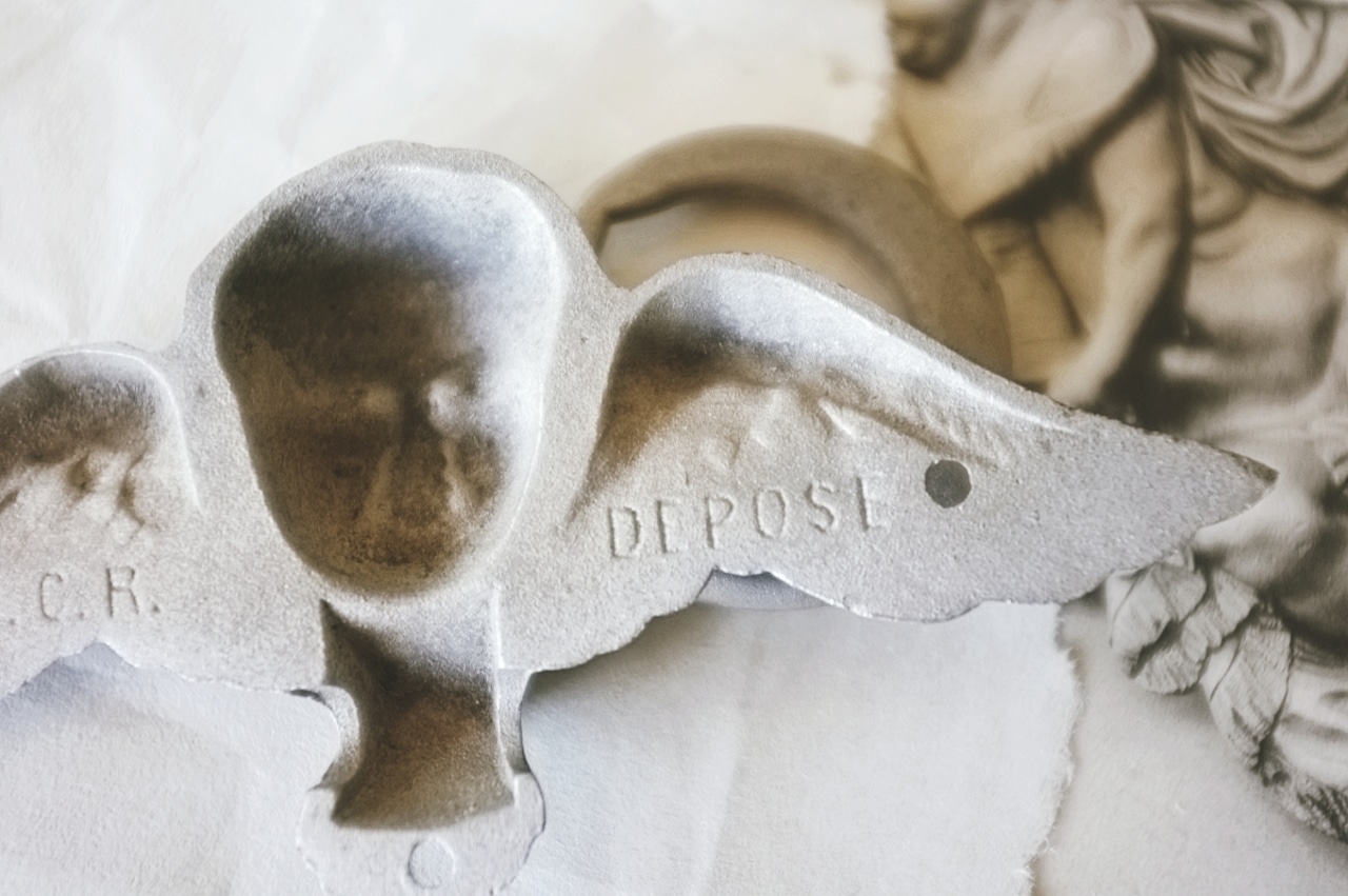 1900s フランス ルーベンス 聖アンデレの殉教的プットーと大きなハンドルa ツマミ アンティーク