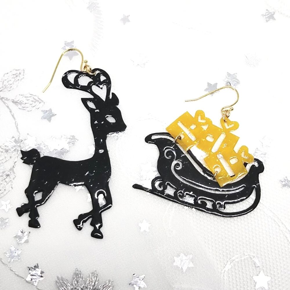 ☆クリスマスシリーズ☆ドリームを運んで！ ＊ 切り絵 トナカイ ソリ