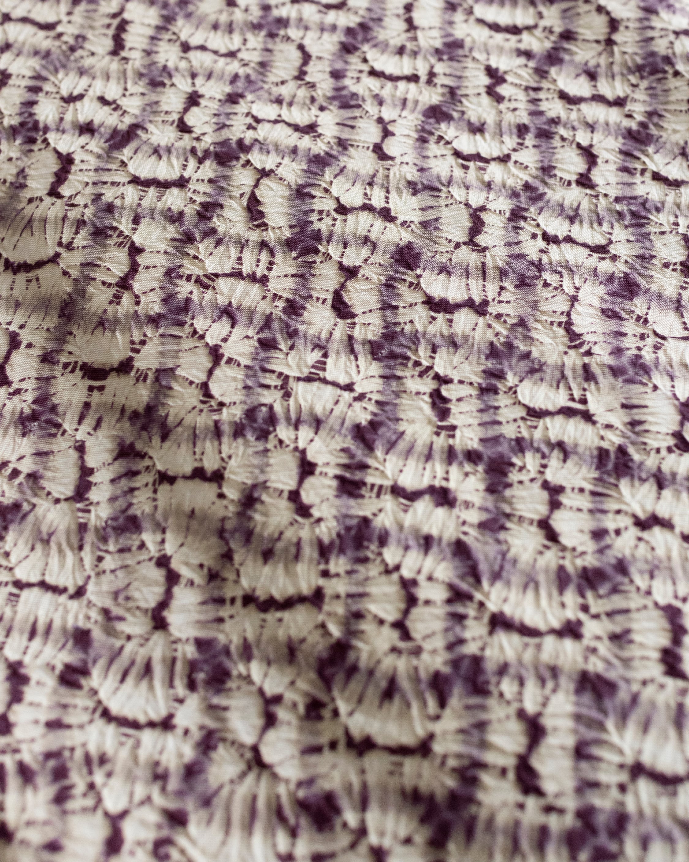 南部紫根染 分胴繋ぎの模様 紬地 絞り染め 袷着物 【未使用品