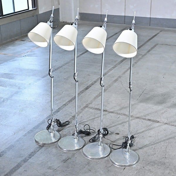 2018年製 Artemide 60万「TOLOMEO Basculante」4個 テーブル 2018年製 Artemide 60万「TOLOMEO Basculante」4個 テーブル
