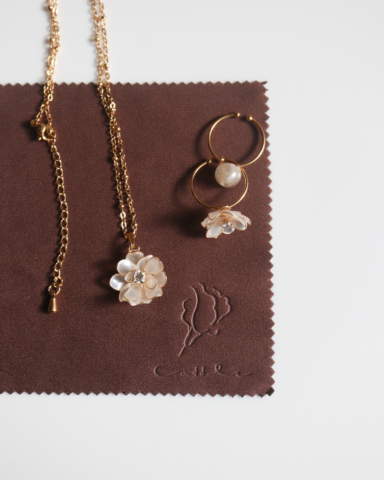 ”尊ぶ（peony dahlia）ネックレス”